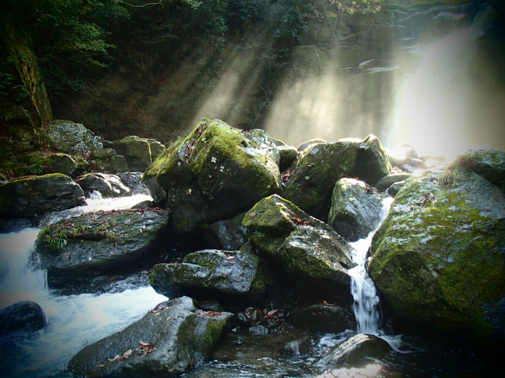 sunlight Explore Kumamoto Waterfall