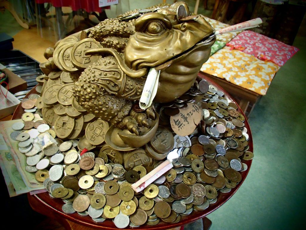 bronze frog with coin offerings