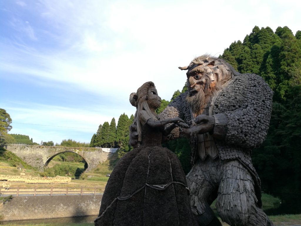 Beauty and the beast statue at Tsujunkyo Bridge Yamato town English tour