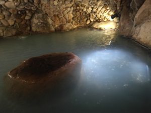 Satanoyu Waraku - unusual hot spring bath Cave bath at Kurokawa onsen