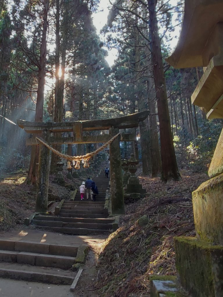 kamishikimi kumano imasu shrine torii gate